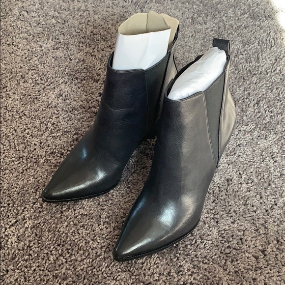 Shoes - Picture 2 of 7